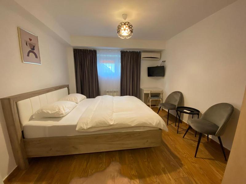 Deluxe Studio image 1