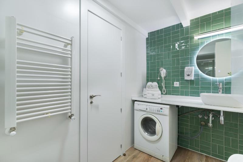 One-Bedroom Duplex- Penthouse  image 2