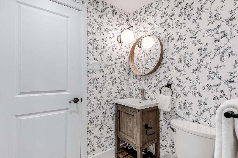 North House - Beautiful Vieux 2 Bedroom Apt - image 14
