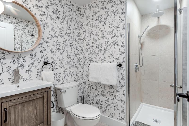 North House - Beautiful Vieux 2 Bedroom Apt - image 6