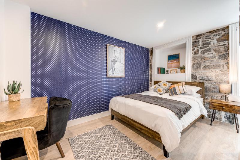 North House - Beautiful Vieux 2 Bedroom Apt - image 7