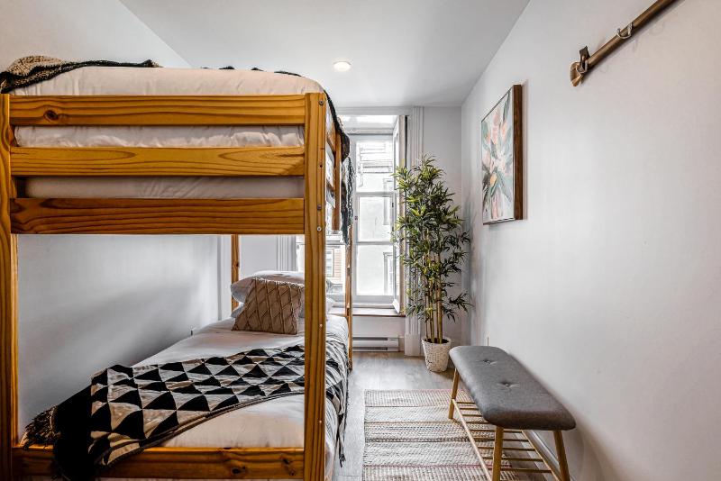 North House - Beautiful Vieux 2 Bedroom Apt - image 15