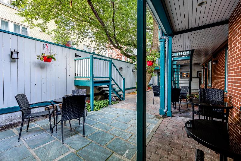 North House - Beautiful Vieux 2 Bedroom Apt - image 13