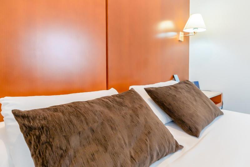 Superior Double or Twin Room image 4