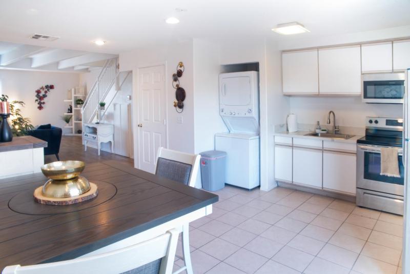 201 Urban Retreat just Steps from Little Italy - image 8