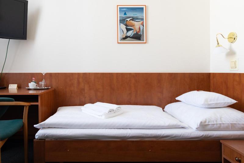 Standard Single Room image 1