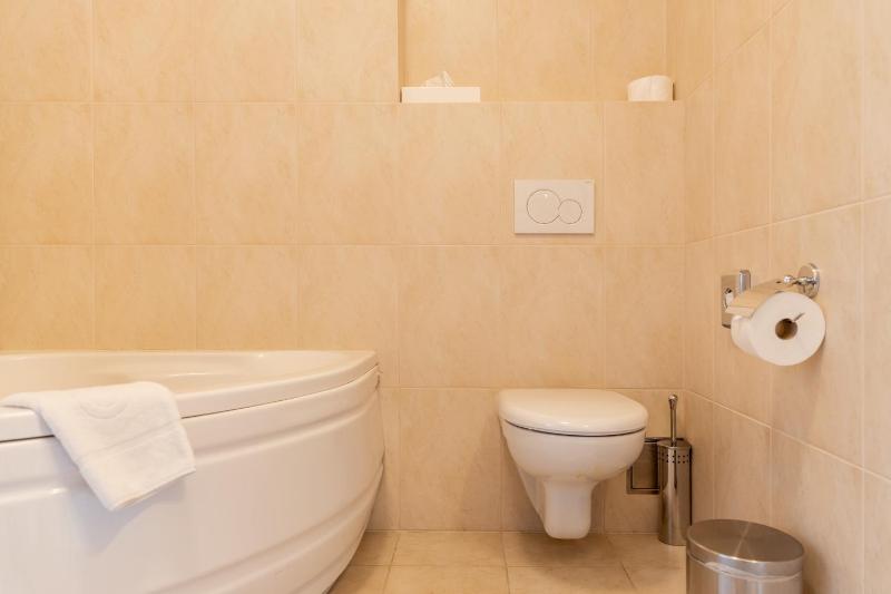 Apartment image 3