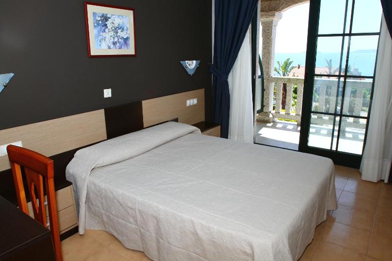 Two-Bedroom Apartment with Sea View (5 Adults + 1 Child) image 4