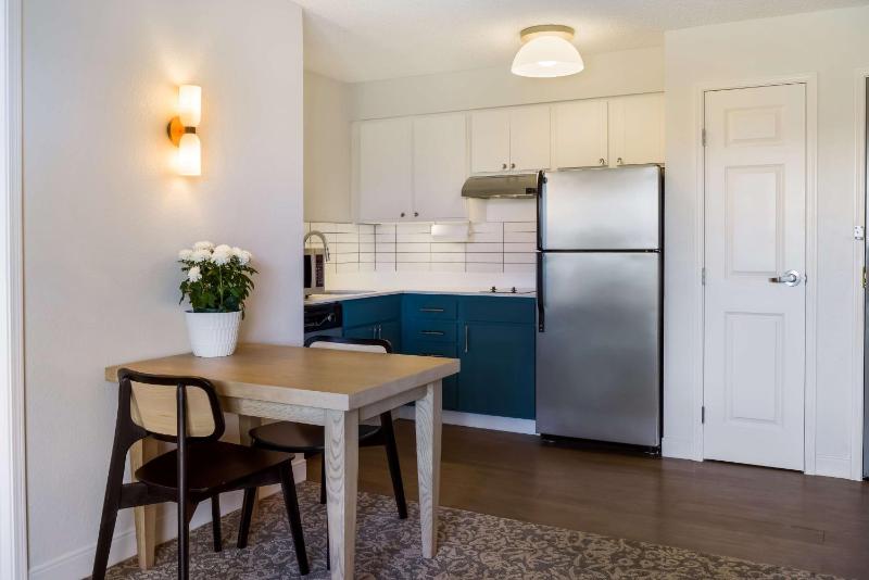 One Bedroom Suite Queen image 3