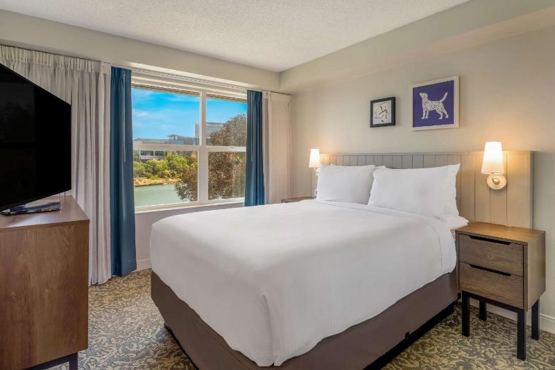 Bay View Two Bedroom Suite Queen in Each image 1