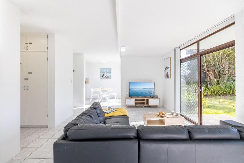 Villa Ellisa 1 10 Columbia Cl -ground floor unit with beautiful water views & across from the water - image 19