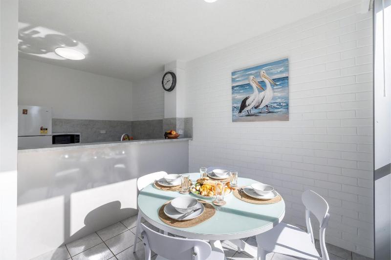 Villa Ellisa 1 10 Columbia Cl -ground floor unit with beautiful water views & across from the water - image 3
