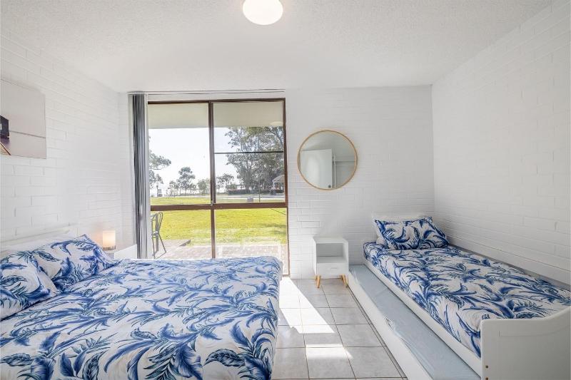 Villa Ellisa 1 10 Columbia Cl -ground floor unit with beautiful water views & across from the water - image 22