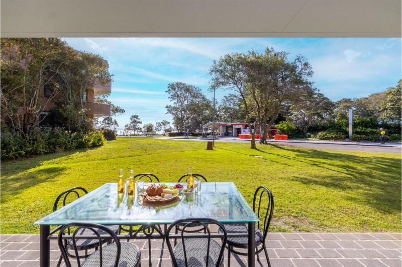 Villa Ellisa 1 10 Columbia Cl -ground floor unit with beautiful water views & across from the water - image 1