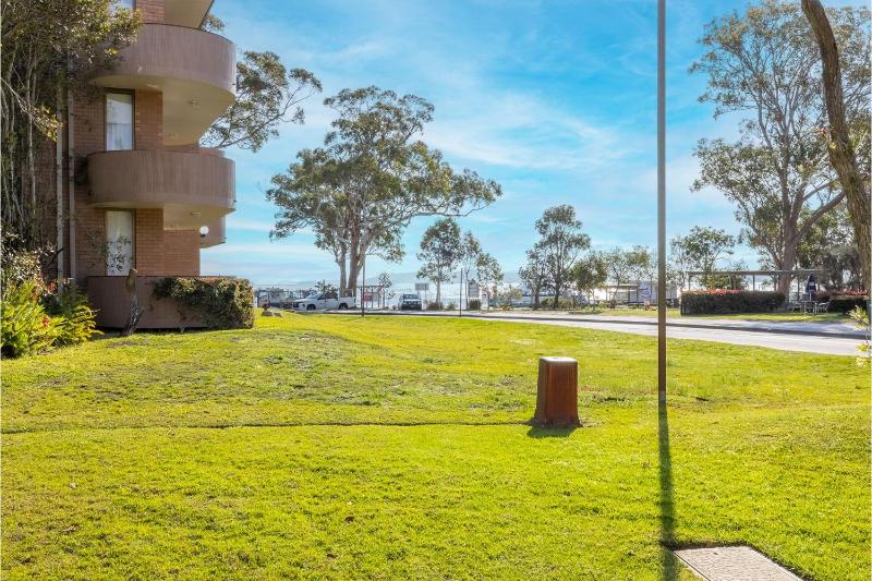 Villa Ellisa 1 10 Columbia Cl -ground floor unit with beautiful water views & across from the water - image 17