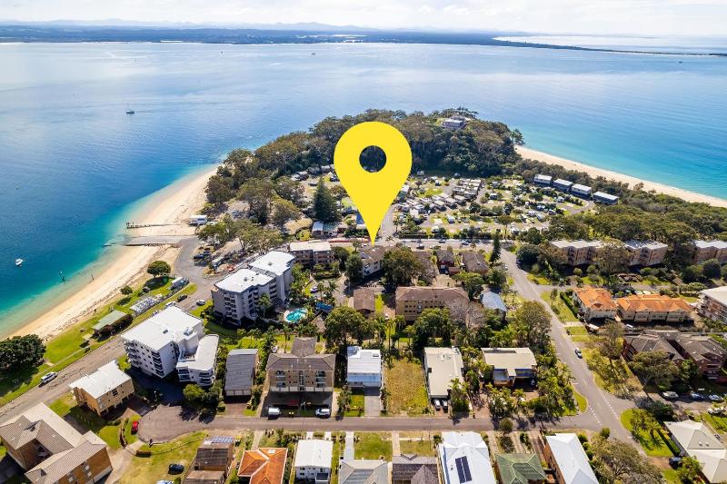 Villa Ellisa 1 10 Columbia Cl -ground floor unit with beautiful water views & across from the water - image 9