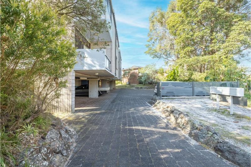 Villa Ellisa 1 10 Columbia Cl -ground floor unit with beautiful water views & across from the water - image 6