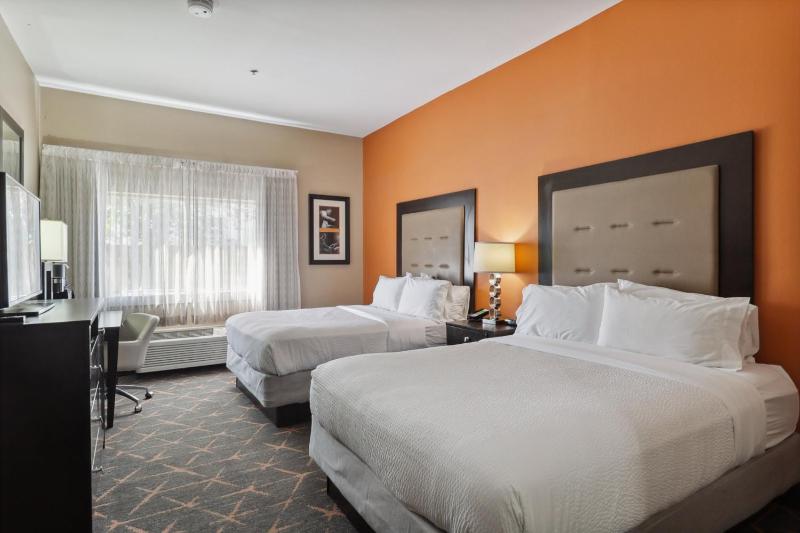 Standard Queen Room with Two Queen Beds image 3
