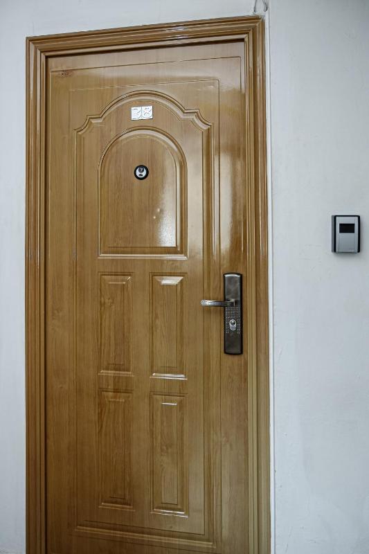One-Bedroom Apartment image 4