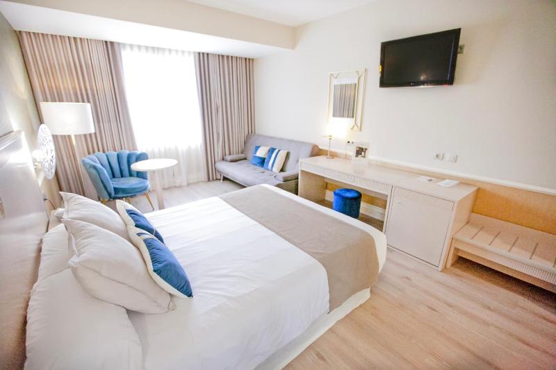 Superior Queen Room image 4