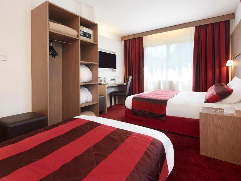 1 Double Bed  1 Single Bed image 4