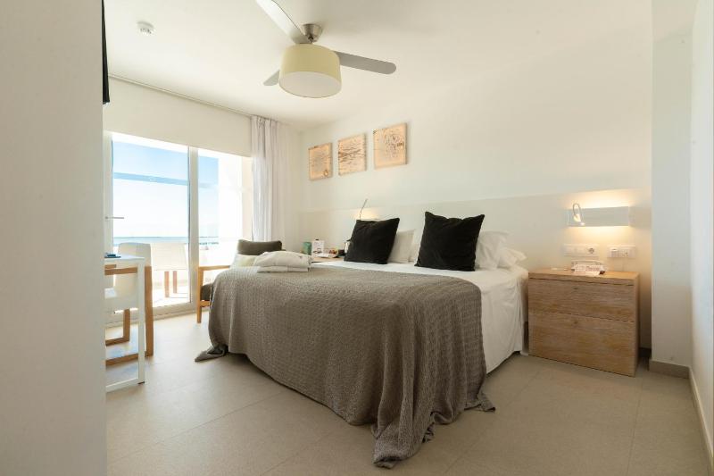Double or Twin Room with Sea View image 1