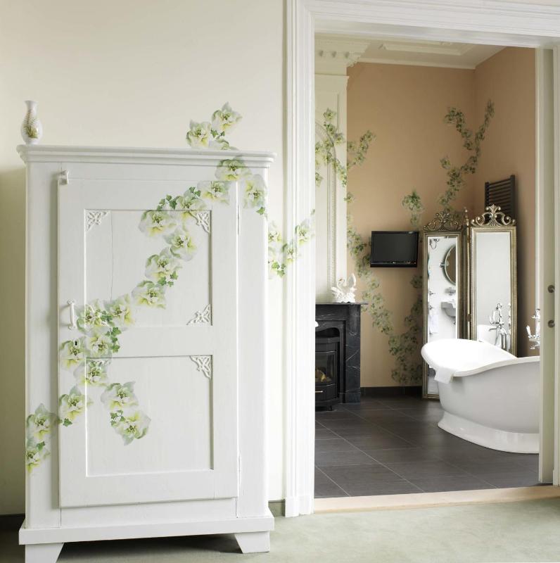 Large Suite image 3