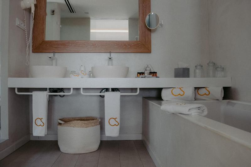 Suite with Sea View image 3