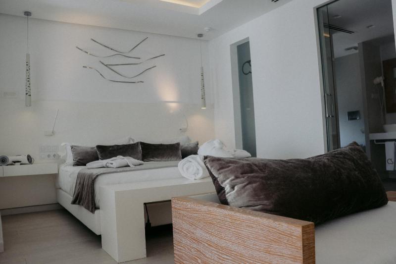 Suite with Sea View image 2