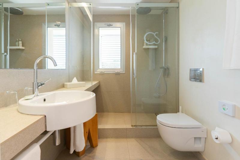 Double Room - Ground Floor with Pool View image 2