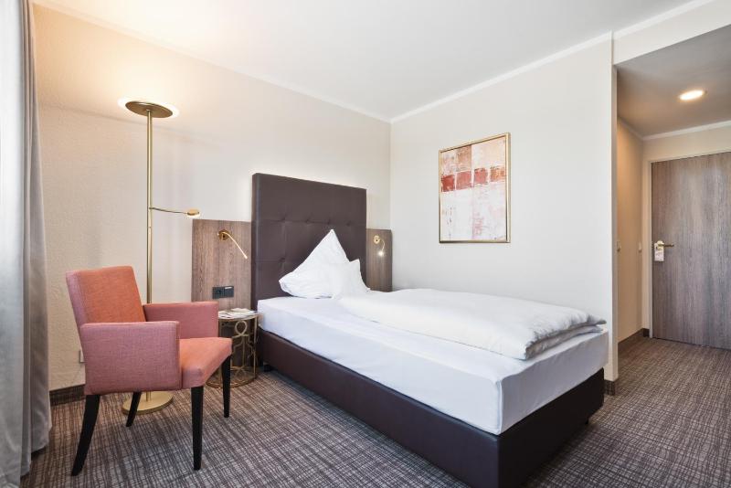 Standard Single Room image 4