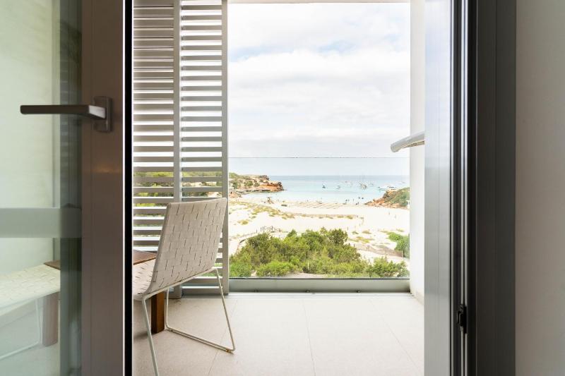 Double or Twin Room with Sea View image 3