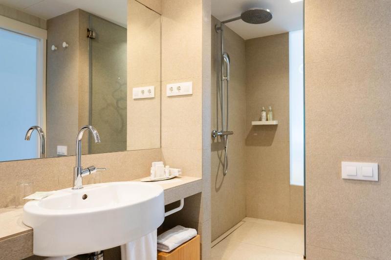 Double or Twin Room with Sea View image 2