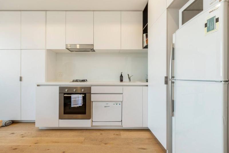Collingwood Charm - Centrally Located with Balcony - image 8