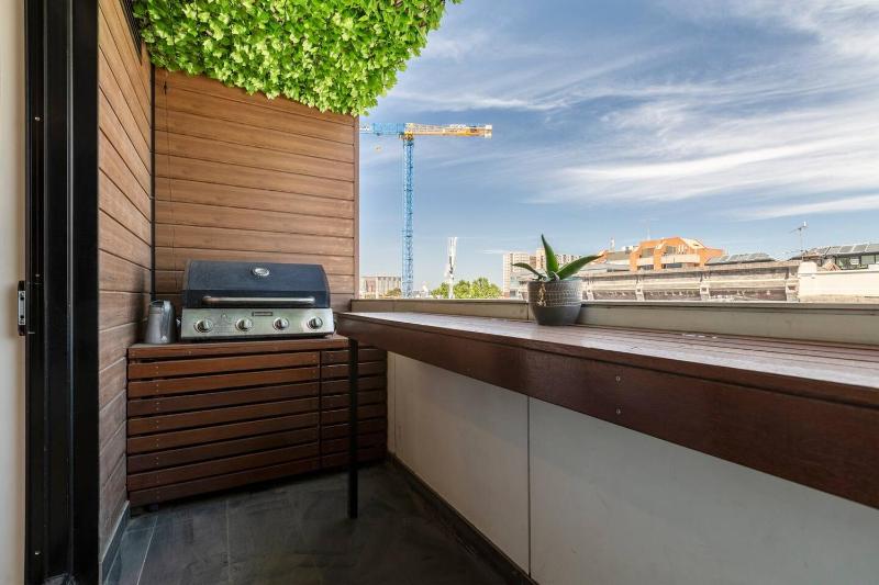 Collingwood Charm - Centrally Located with Balcony - image 14