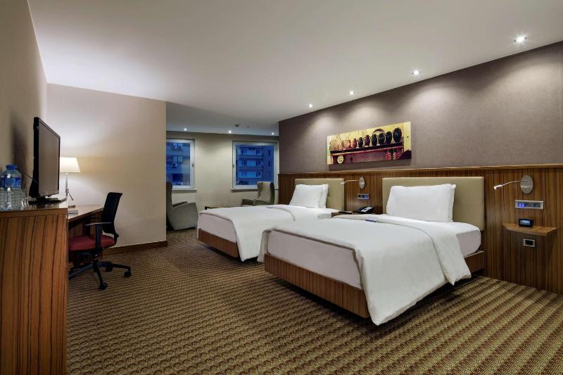 Twin Room - Non-Smoking image 1