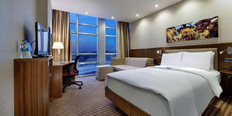 Queen Room with Sofa Bed - Non-Smoking image 1