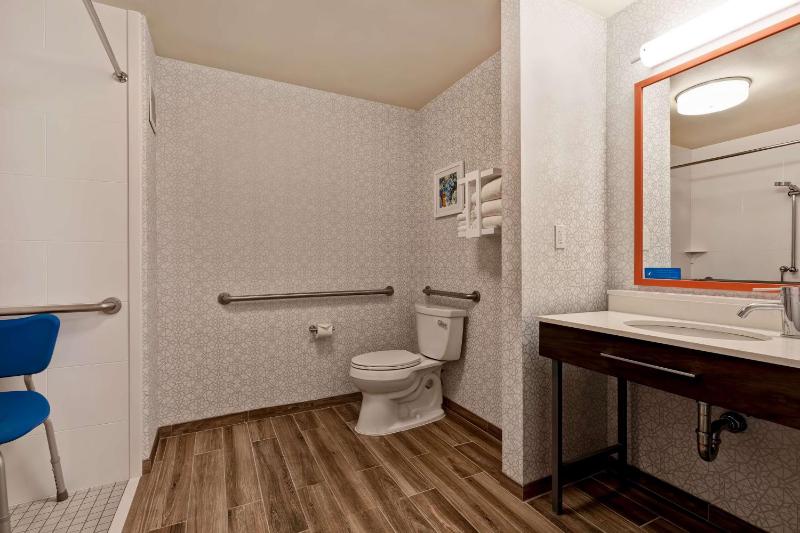 King Room with Accessible Tub - Mobility and Hearing Access/Non-Smoking image 3