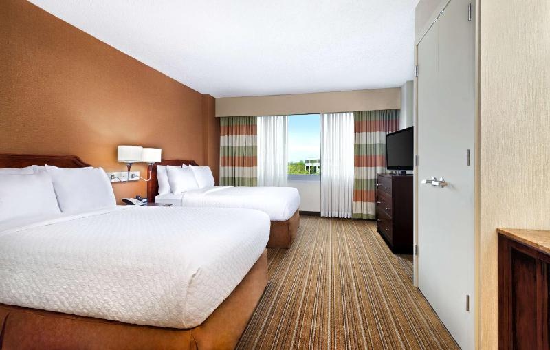 One-Bedroom Premium Suite with Two Double Beds - Non Smoking image 4