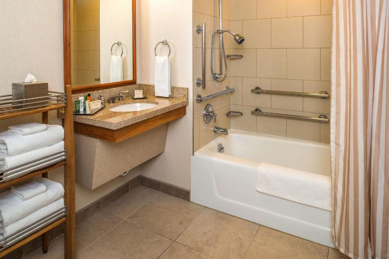 King Room with Bath Tub - Mobility Access image 2
