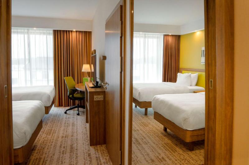 Twin Room image 4