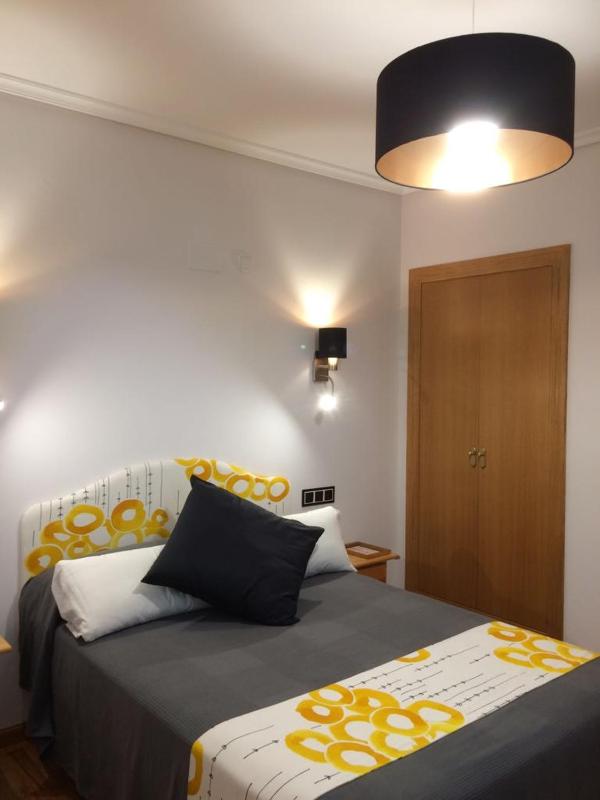 Standard Queen Room image 3