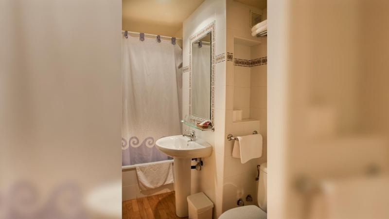Double Room with Extra Bed image 1