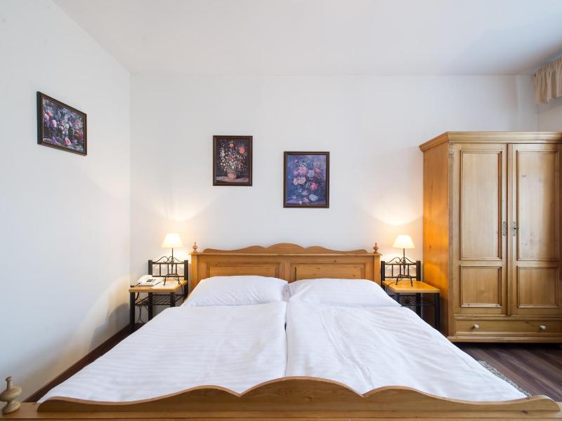 Double or Twin Room image 2