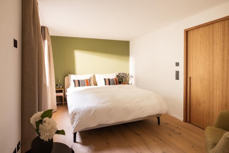 One-Bedroom Apartment with Garden View image 1