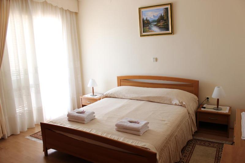 Deluxe Double Room with Balcony and Sea View image 4