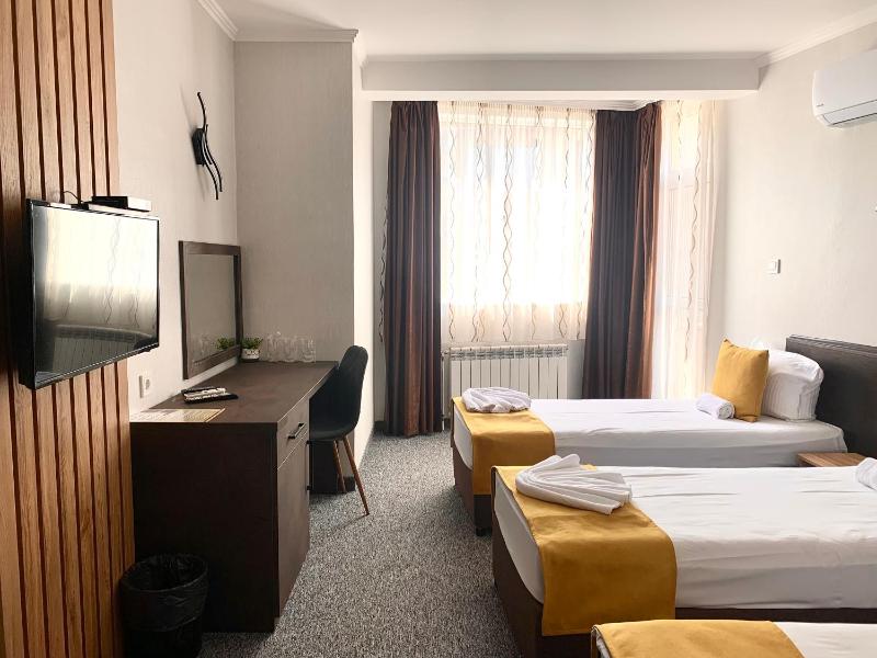Triple Room image 3