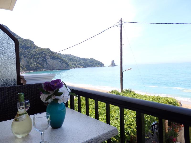 Double or Twin Room with Sea View image 4