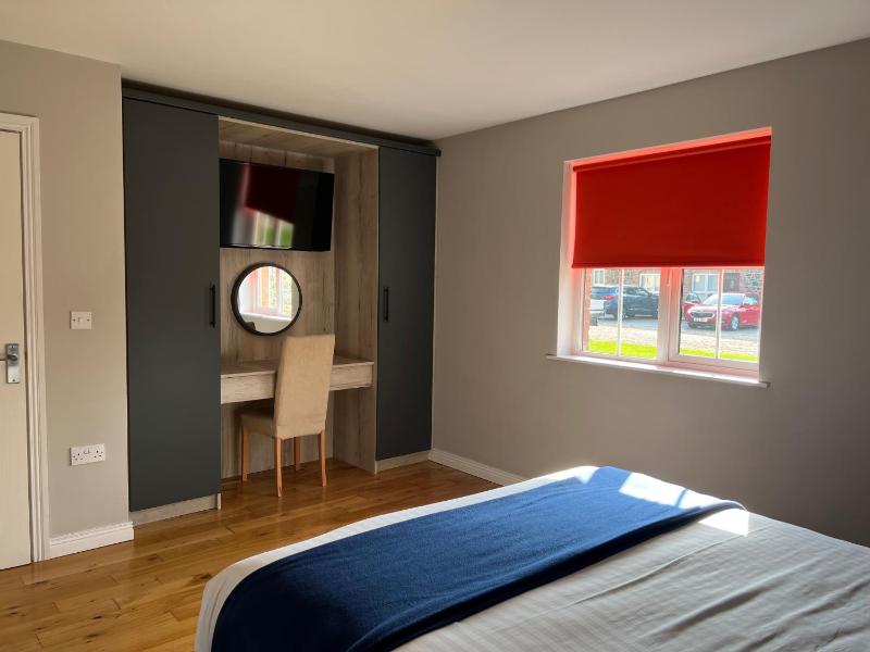 One-Bedroom Apartment image 2