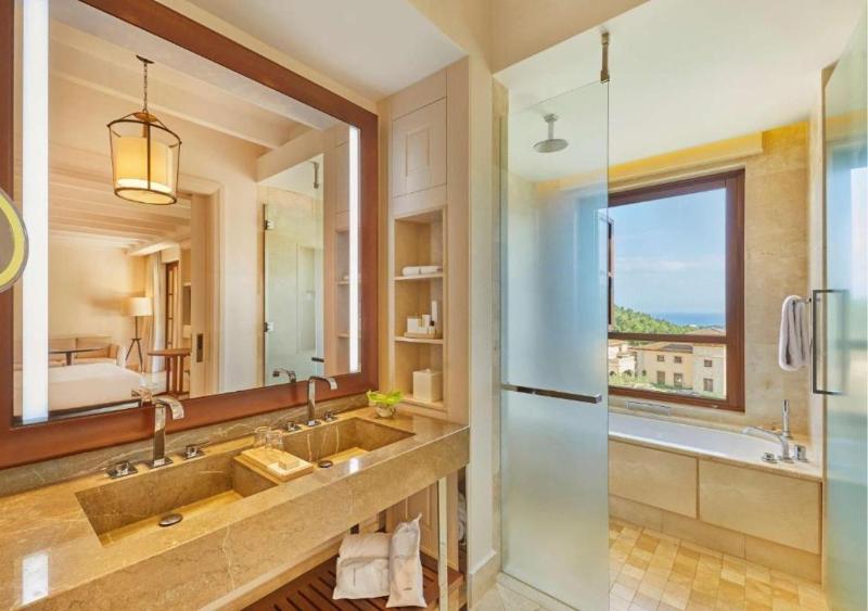 Junior Suite with Valley View image 1